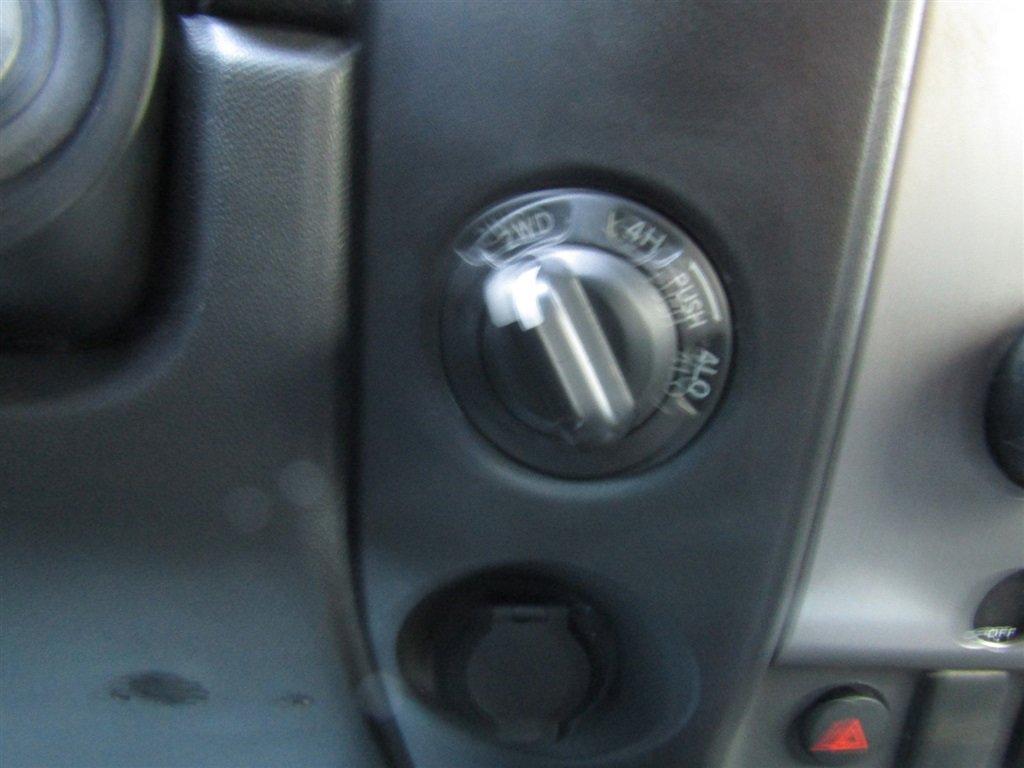 Used 2012 Nissan Titan SV w/ SV Value Truck Pkg image 29