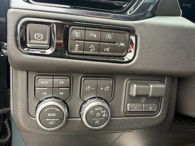 New 2026 GMC Yukon AT4 Ultimate AWD/4WD image 15