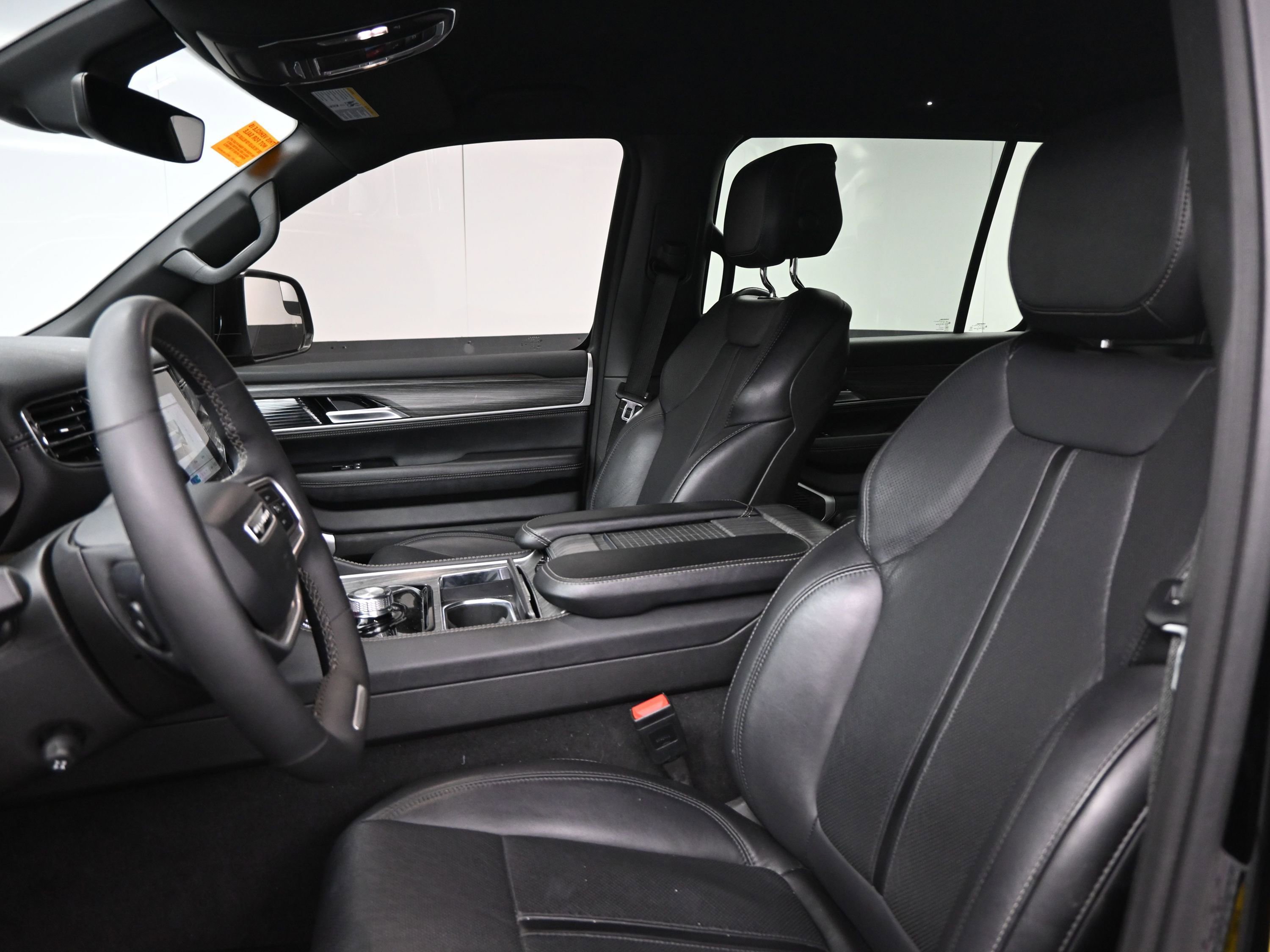 Used 2024 Jeep Wagoneer L Series II w/ Flexible Seating Group image 16