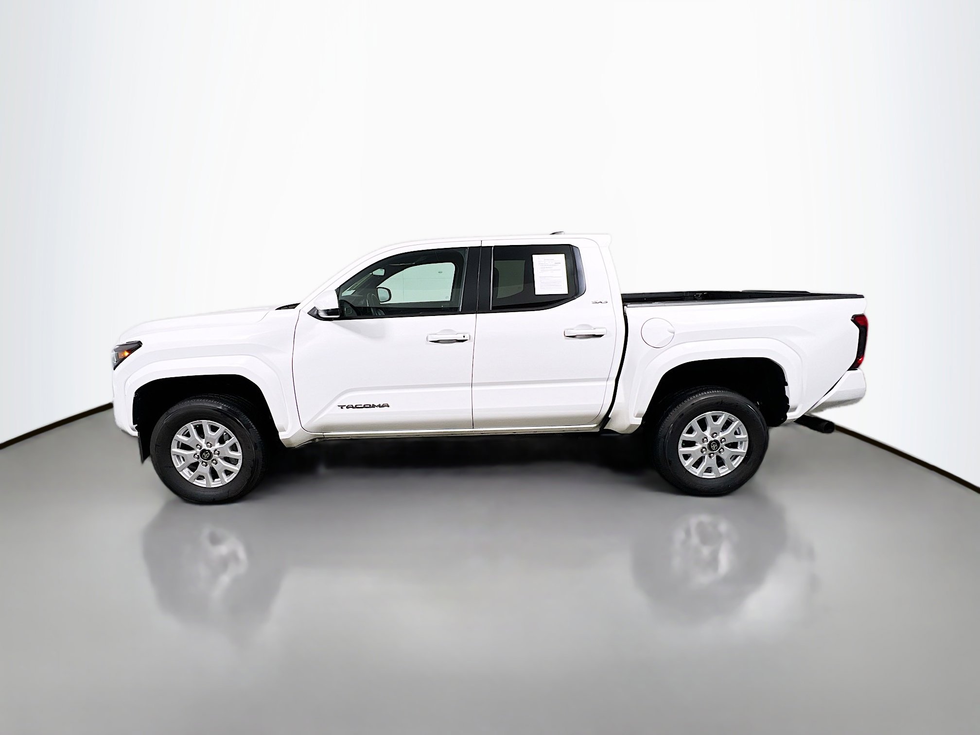 Used 2024 Toyota Tacoma SR5 image 9
