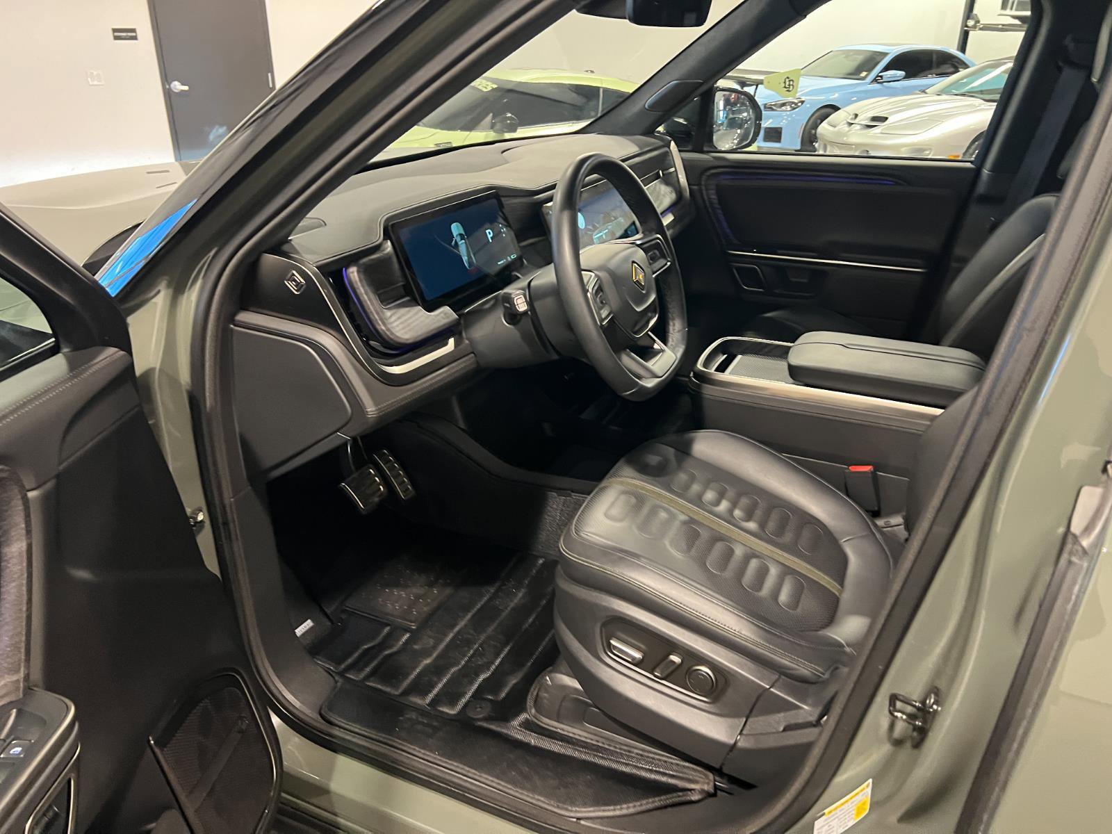 Used 2023 Rivian R1S Launch Edition image 10
