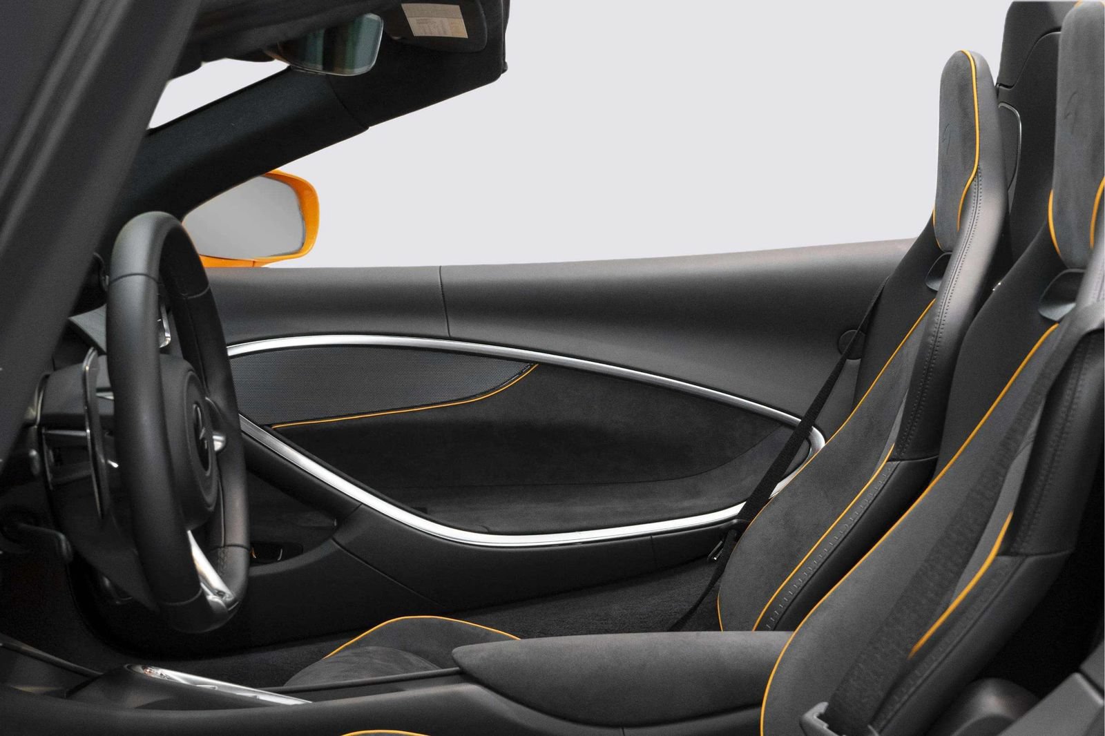 Used 2026 McLaren Artura Spider RWD image 16