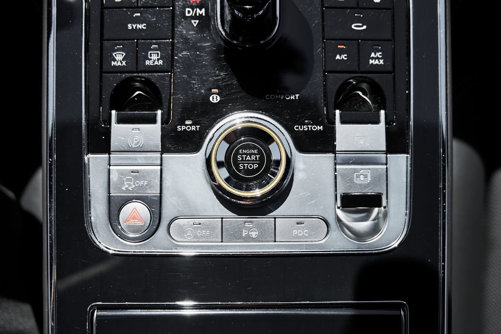 Used 2024 Bentley Flying Spur V8 AWD/4WD image 70