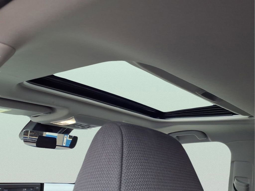 Used 2022 Toyota RAV4 XLE w/ Convenience Package image 18