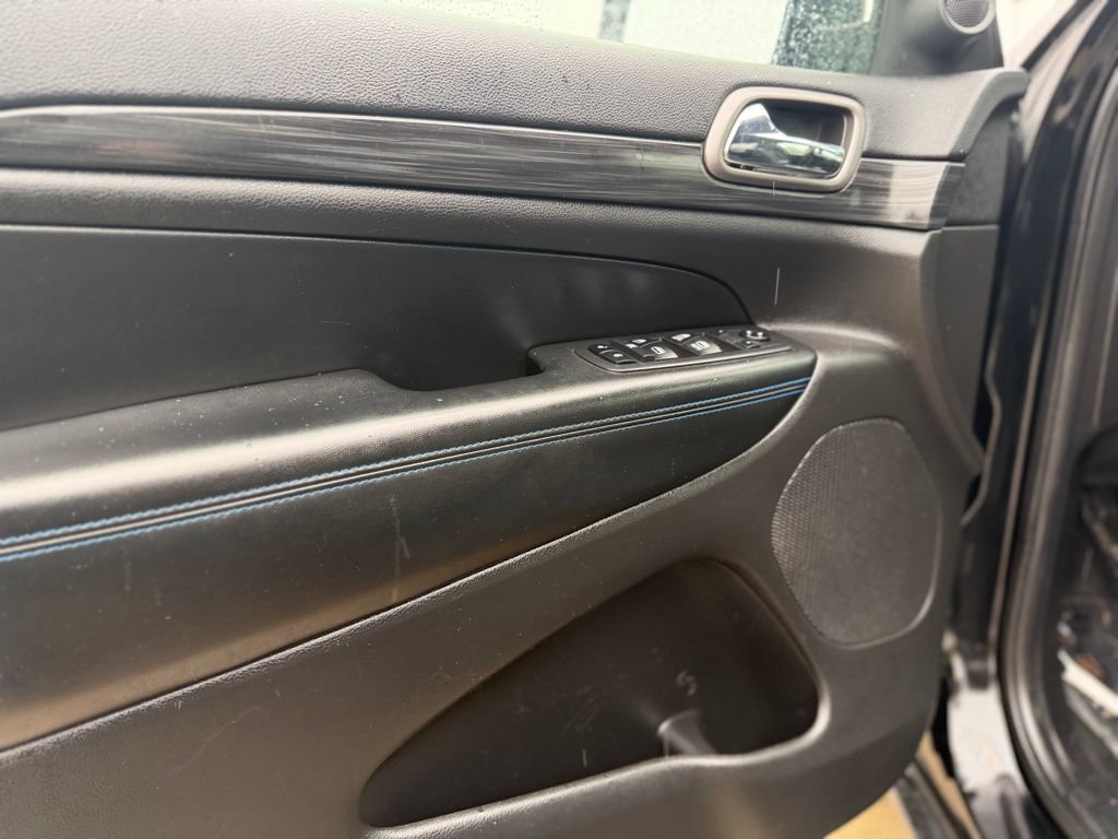 Used 2019 Jeep Grand Cherokee Laredo AWD/4WD image 18