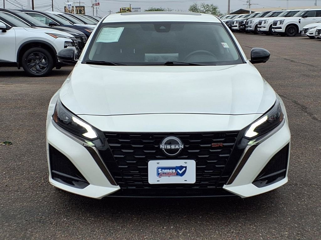 Used 2024 Nissan Altima 2.0 SR FWD image 3