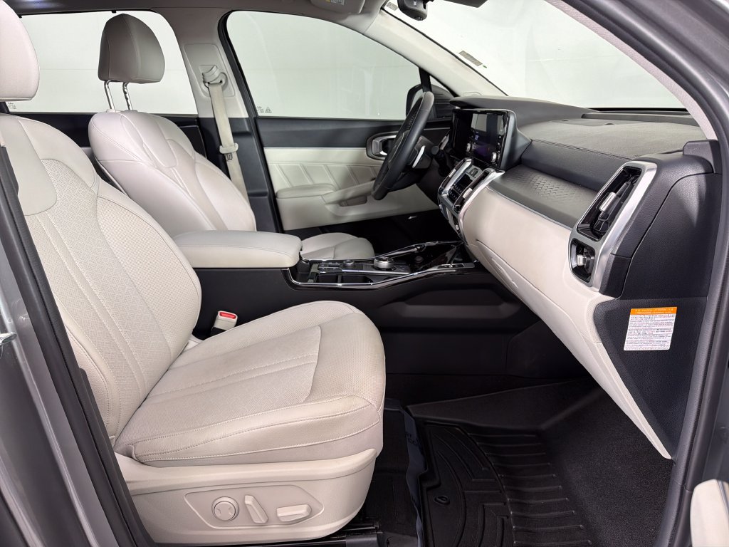 Used 2023 Kia Sorento SX Prestige w/ Panoramic Sunroof Package AWD/4WD image 23