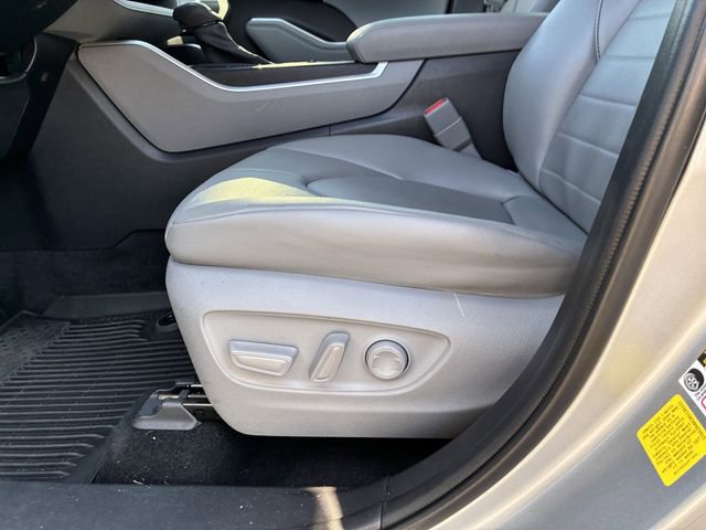 Used 2022 Toyota Highlander XLE image 12