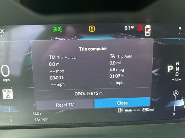 Certified 2025 Volvo XC40 B5 Plus AWD/4WD image 21