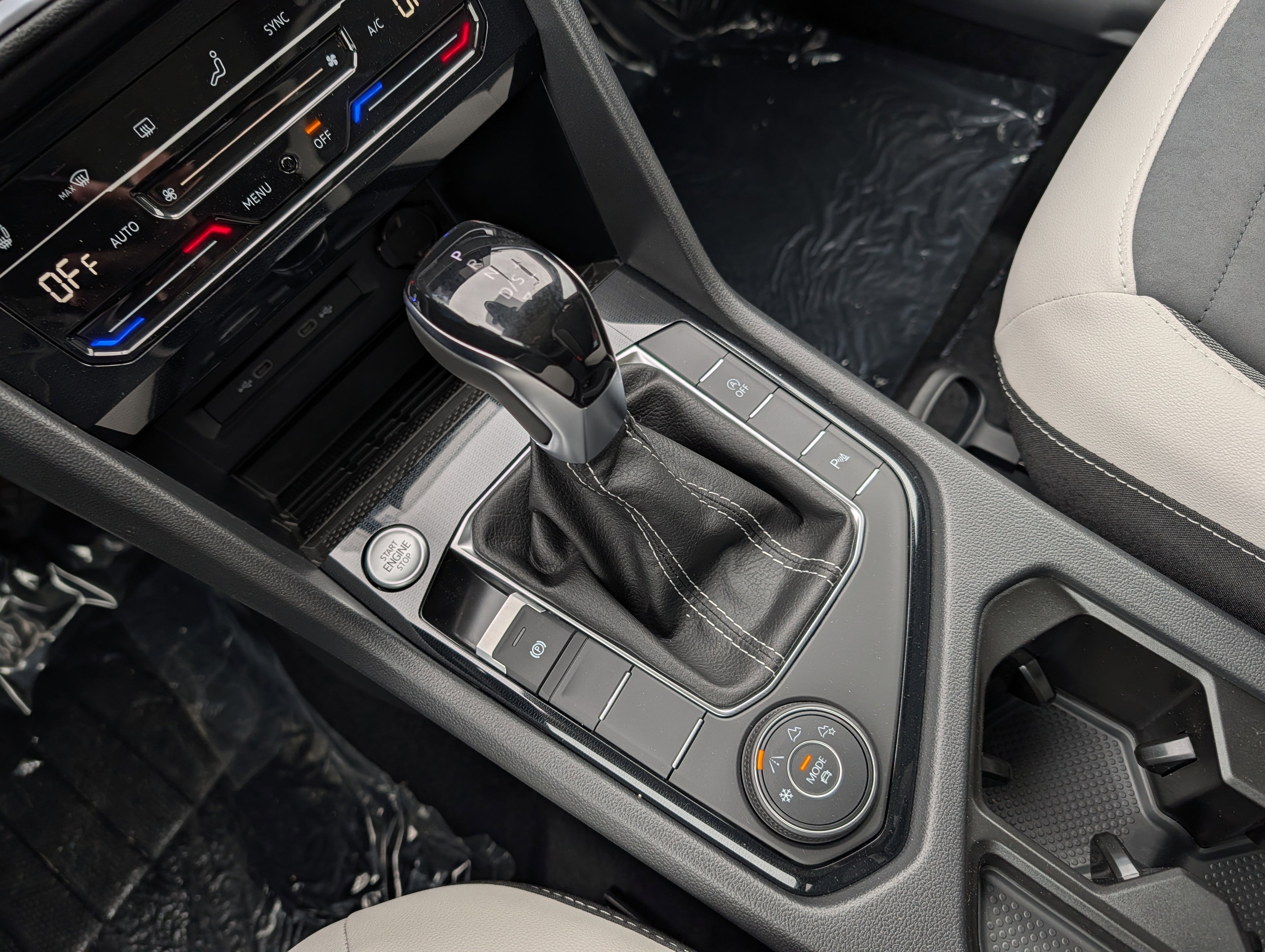 New 2026 Volkswagen Taos SE image 11