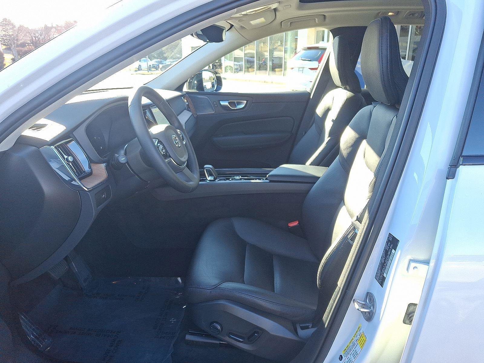 Certified 2024 Volvo XC60 B5 Plus w/ Climate Package AWD/4WD image 14