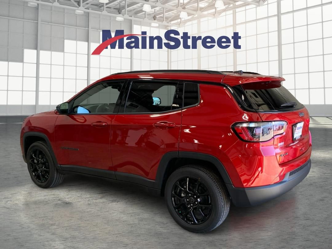 Used 2025 Jeep Compass Latitude w/ Altitude Special Edition image 3