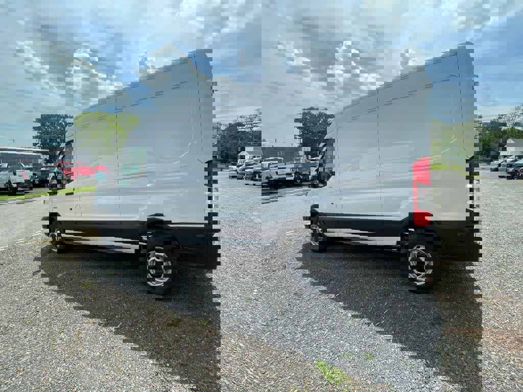 New 2025 Ford Transit 250 148 Medium Roof image 4