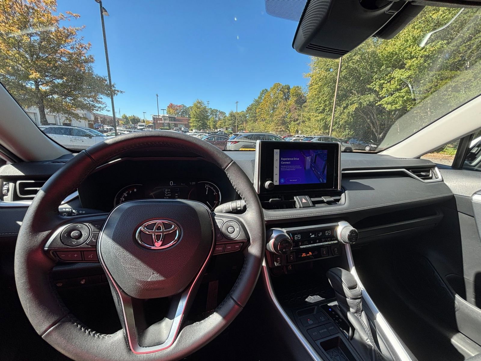 Used 2025 Toyota RAV4 XLE image 33