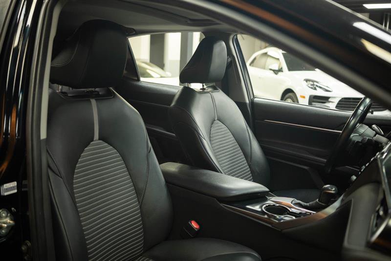 Used 2020 Toyota Camry SE w/ Carpet Mat Package FWD image 15