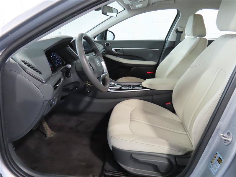 Used 2023 Hyundai Sonata SE w/ Preferred Accessory Package FWD image 15