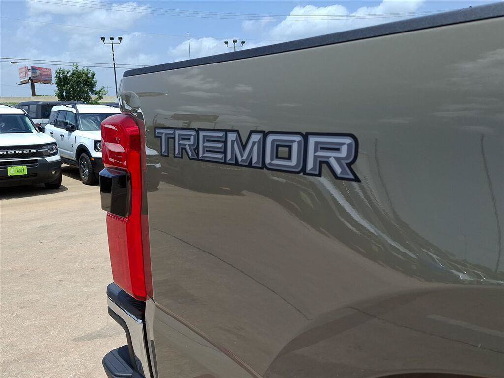 Used 2026 Ford F250 Lariat w/ Tremor Off-Road Package AWD/4WD image 11
