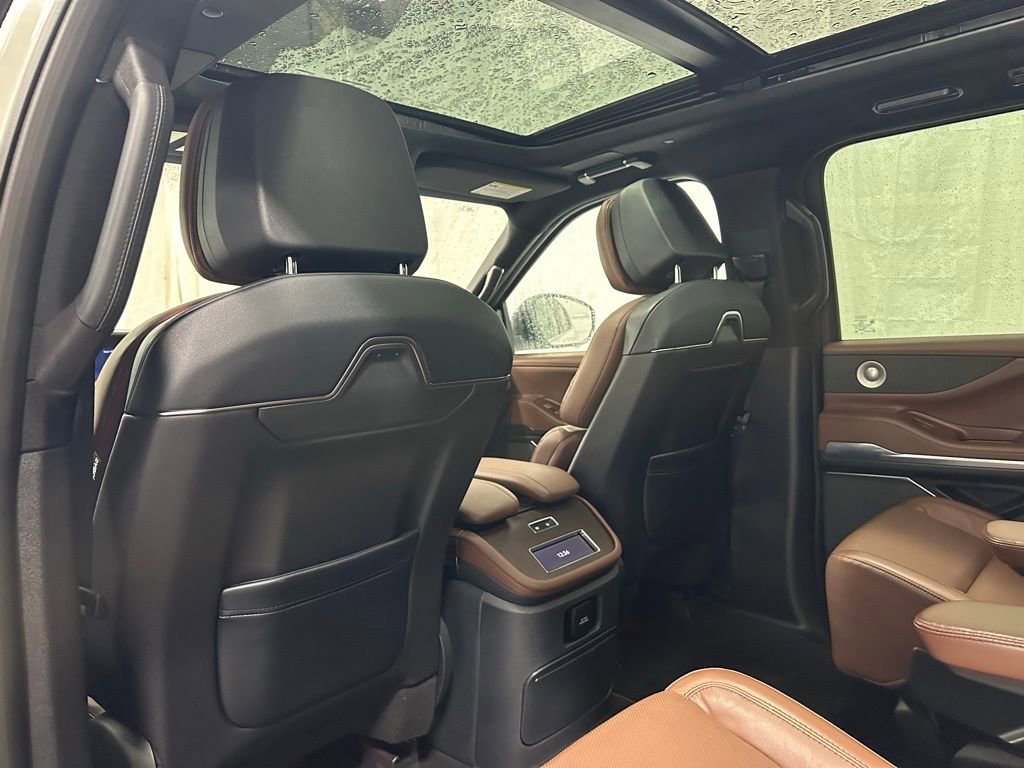 Used 2025 Lincoln Navigator Reserve image 53