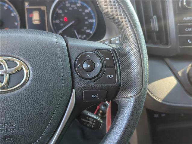 Used 2018 Toyota RAV4 LE image 12