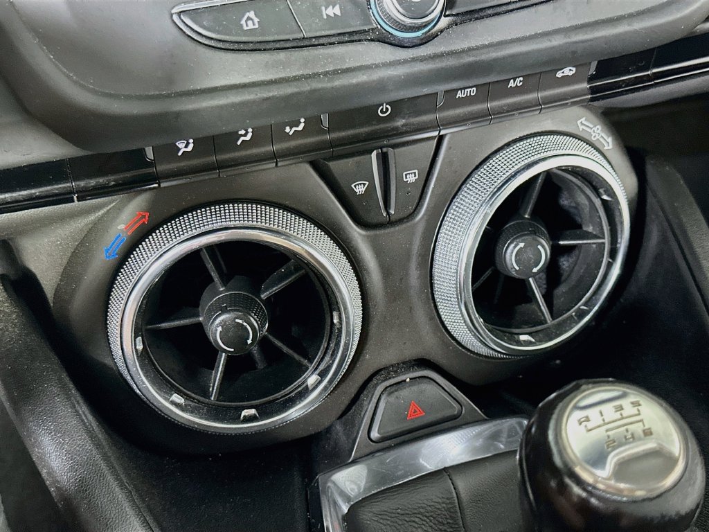 Used 2019 Chevrolet Camaro LT RWD image 27
