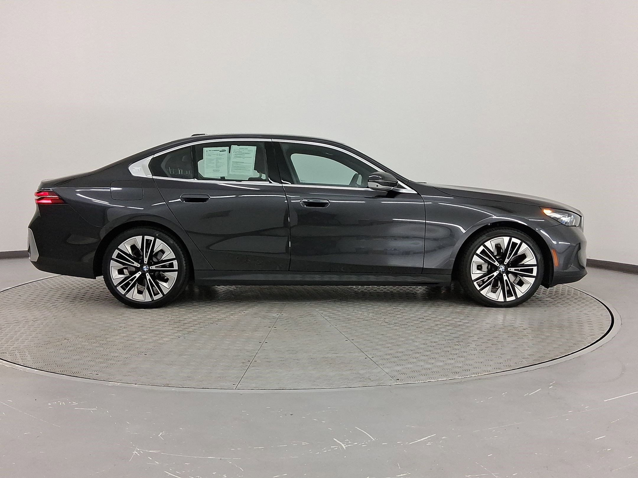 Certified 2025 BMW 530i image 7