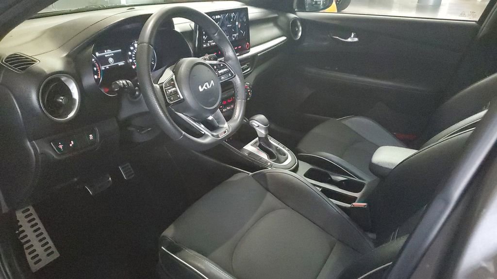 Used 2023 Kia Forte GT-Line w/ GT-Line Premium Package image 19