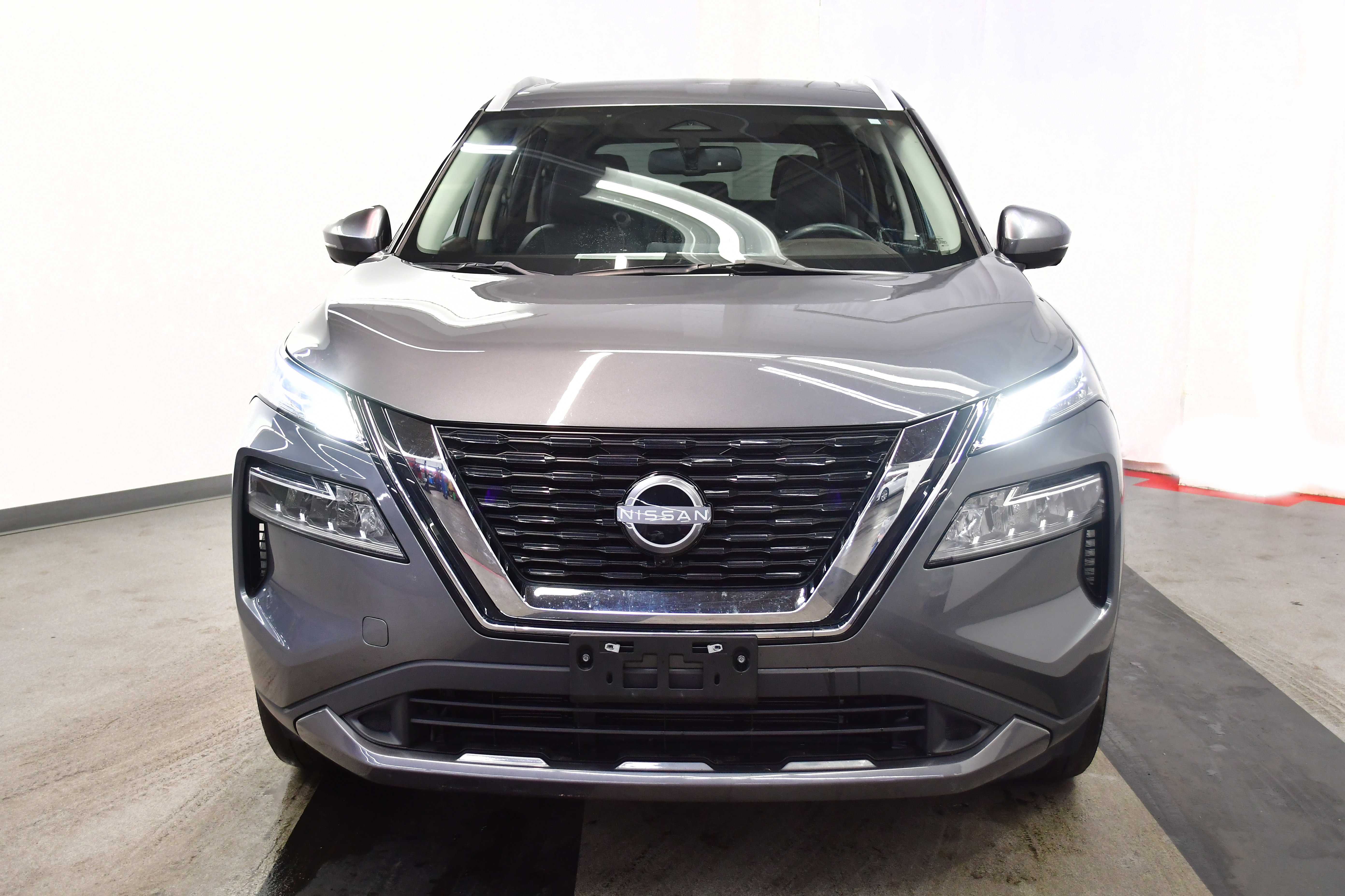 Used 2023 Nissan Rogue SL image 3