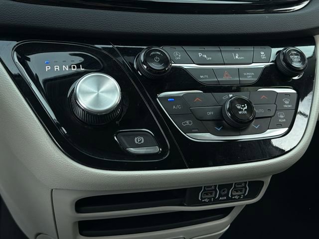 Used 2024 Chrysler Pacifica Touring-L image 26