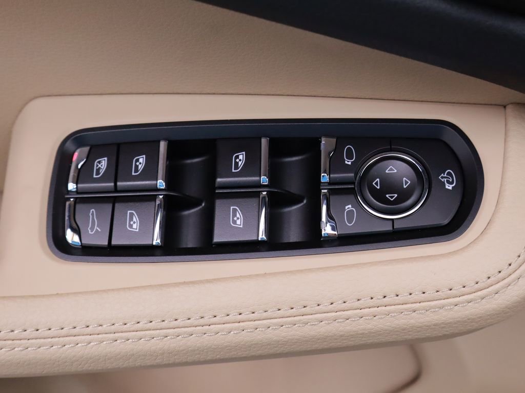 New 2025 Porsche Macan image 24