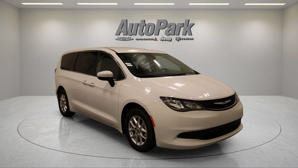 Certified 2023 Chrysler Voyager LX FWD image 2
