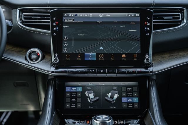 Used 2023 Jeep Grand Wagoneer 4WD w/ Flexible Seating Group image 25