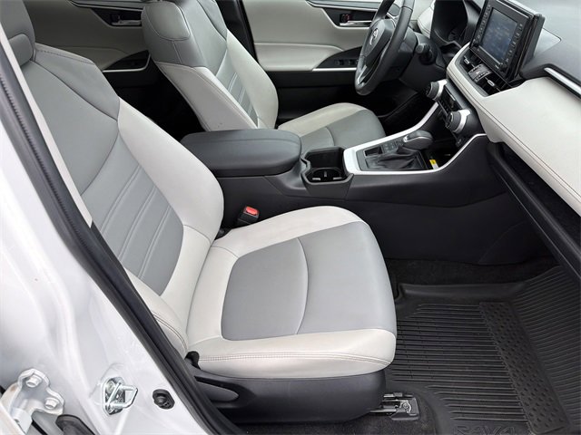 Used 2022 Toyota RAV4 XLE Premium image 13