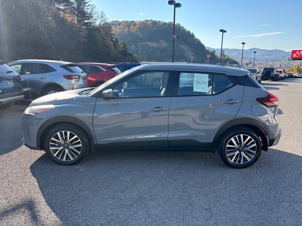 Used 2024 Nissan Kicks SV image 2