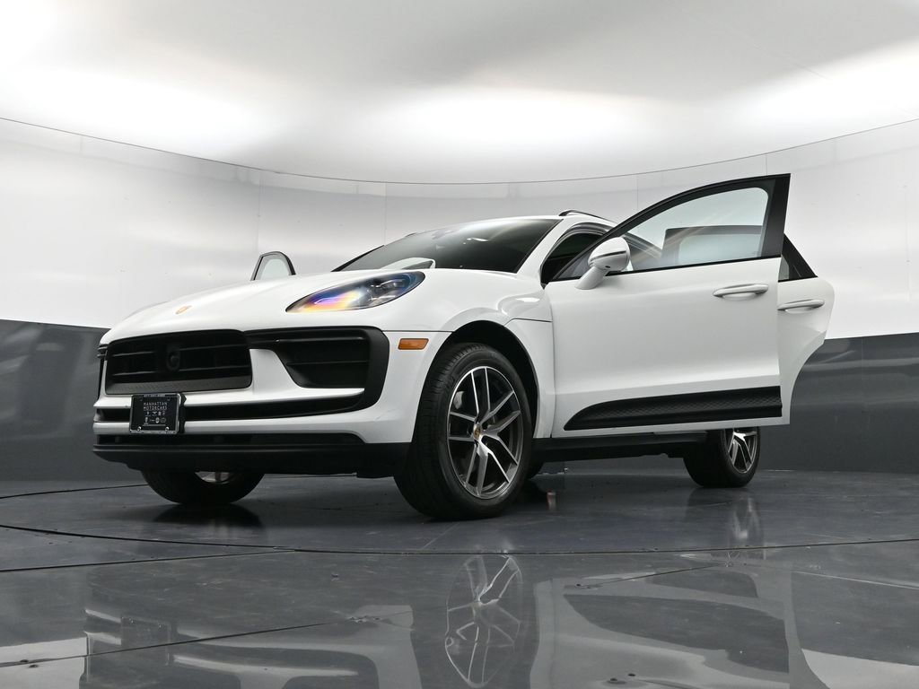 Certified 2023 Porsche Macan Turbo image 38