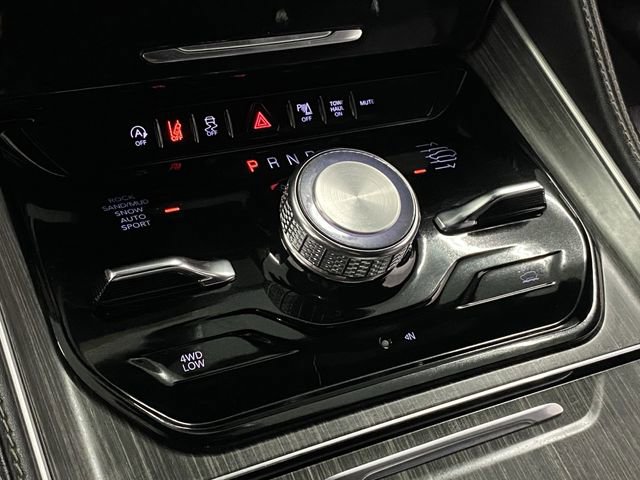 Used 2023 Jeep Wagoneer L Series III w/ Preferred Equipment Group image 23