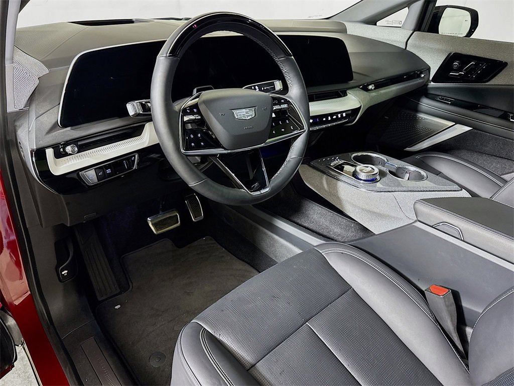Certified 2025 Cadillac Optiq Luxury 2 image 7