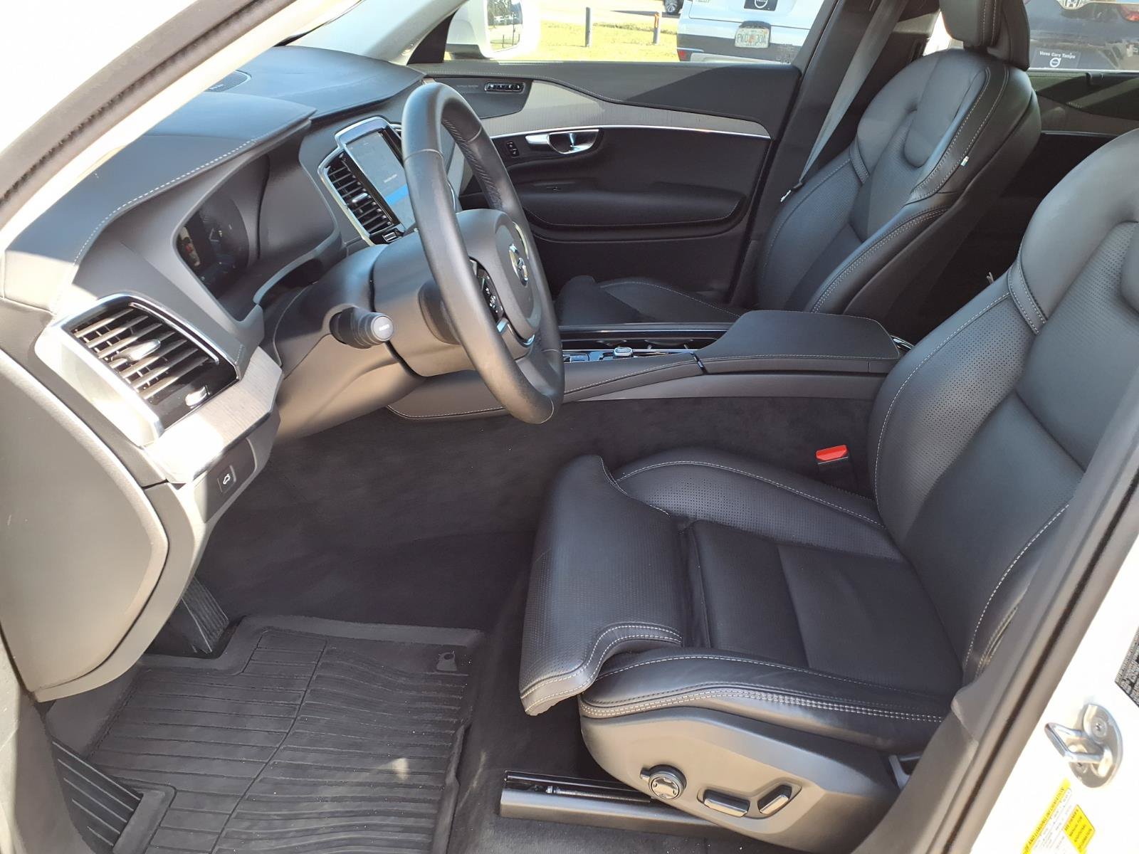 Certified 2025 Volvo XC90 B6 Ultra w/ Protection Package AWD/4WD image 22