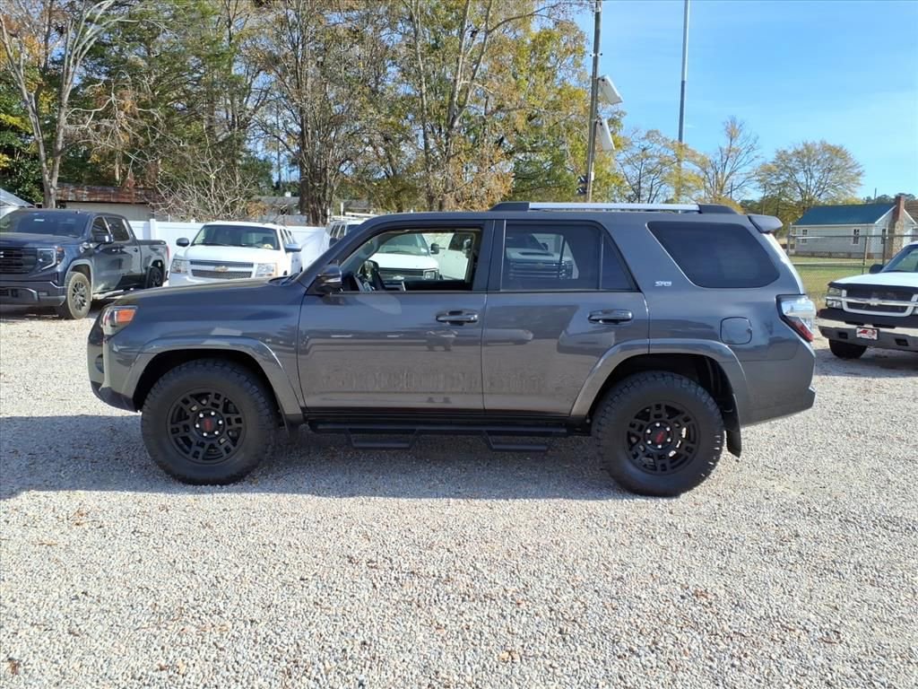 Used 2022 Toyota 4Runner SR5 Premium image 4