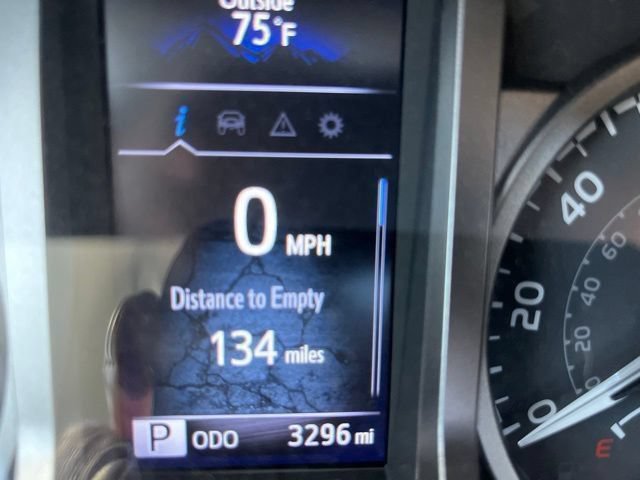 Used 2022 Toyota Tacoma SR5 RWD image 7