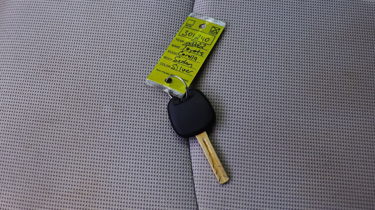 Used 2022 Toyota Corolla LE w/ Carpet Mat Package (TMS) FWD image 52