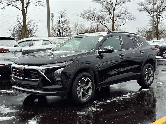 Used 2025 Chevrolet Trax LT image 1