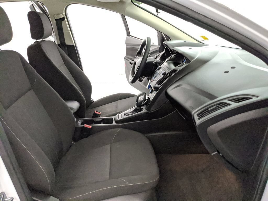 Used 2018 Ford Focus SE FWD image 19