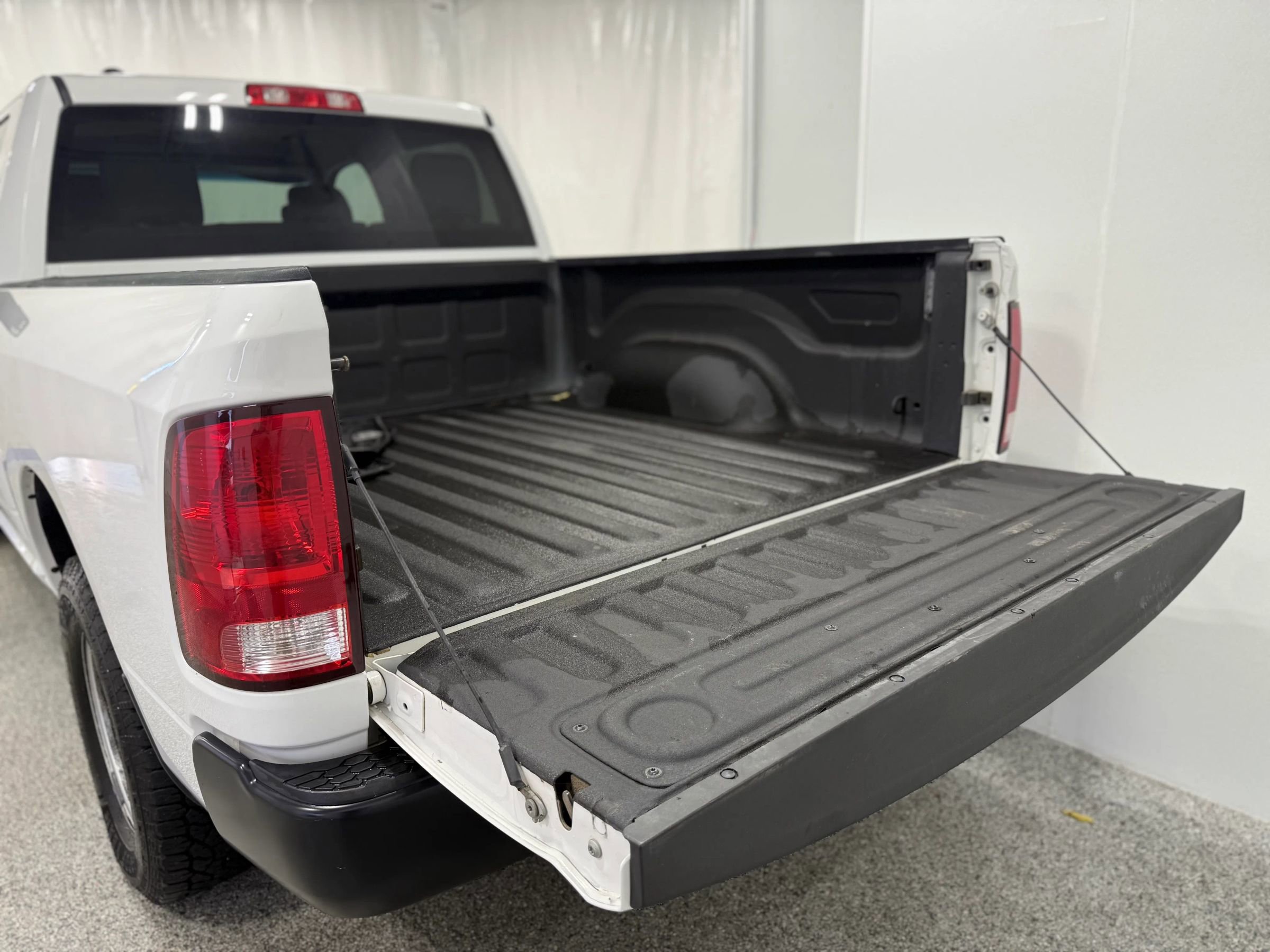 Used 2018 RAM 1500 SLT w/ Protection Group image 31