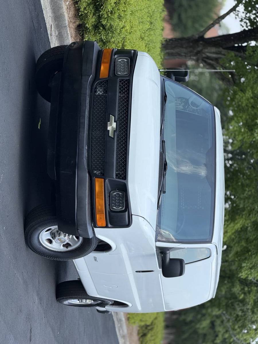 Used 2004 Chevrolet Express 2500 RWD image 3