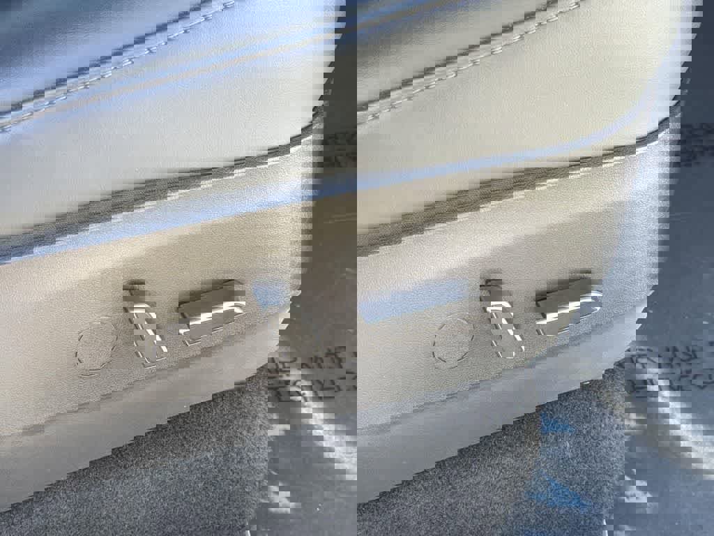 Used 2022 Tesla Model Y Long Range image 42