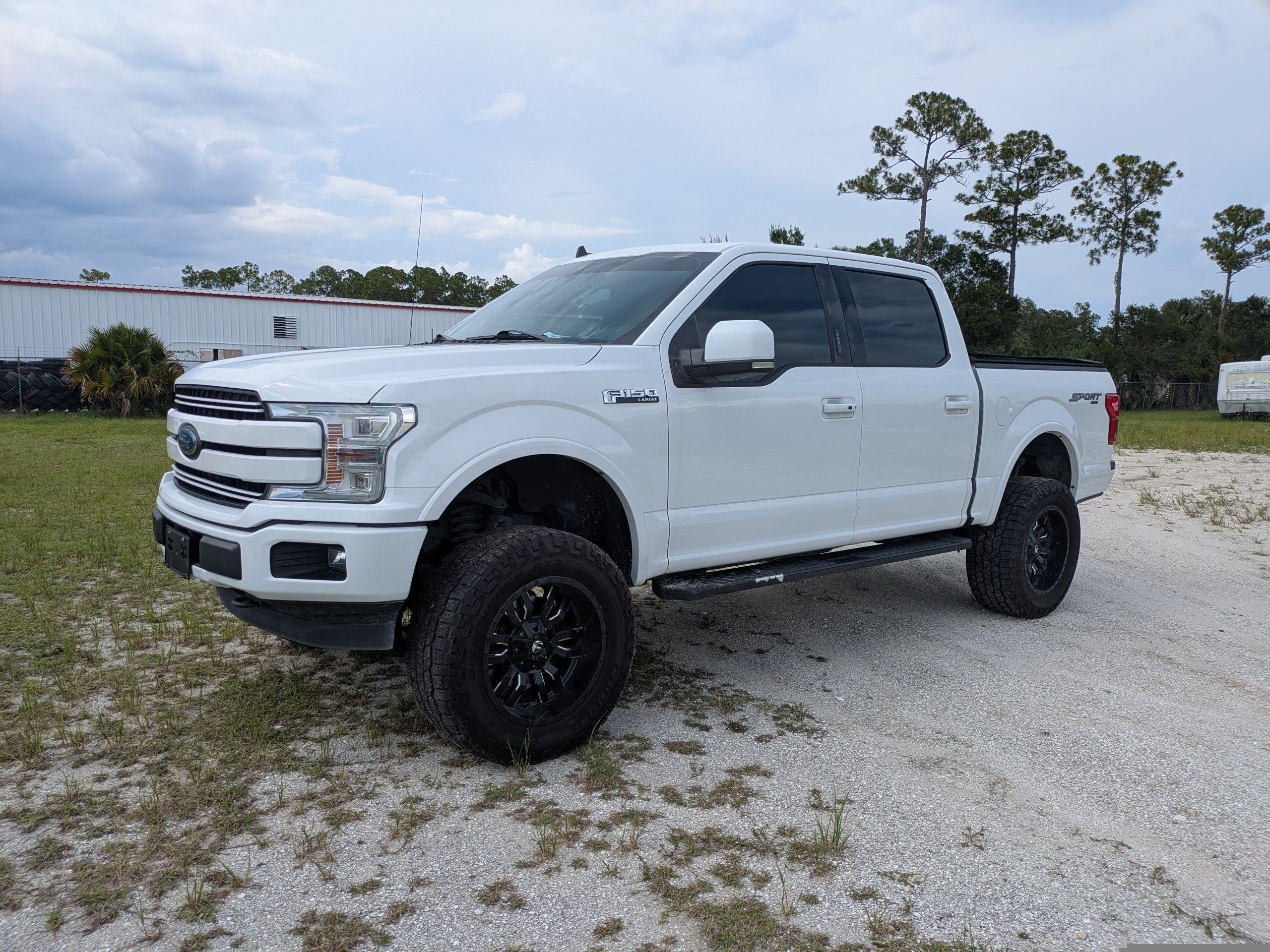 Used 2020 Ford F150 Lariat w/ Equipment Group 502A Luxury AWD/4WD image 8