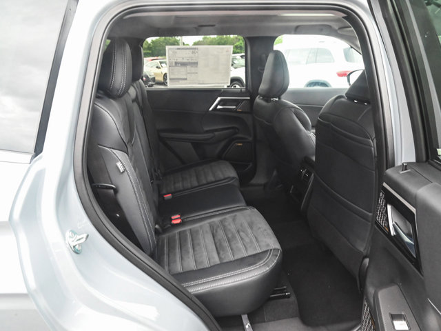 New 2025 Mitsubishi Outlander SE image 27