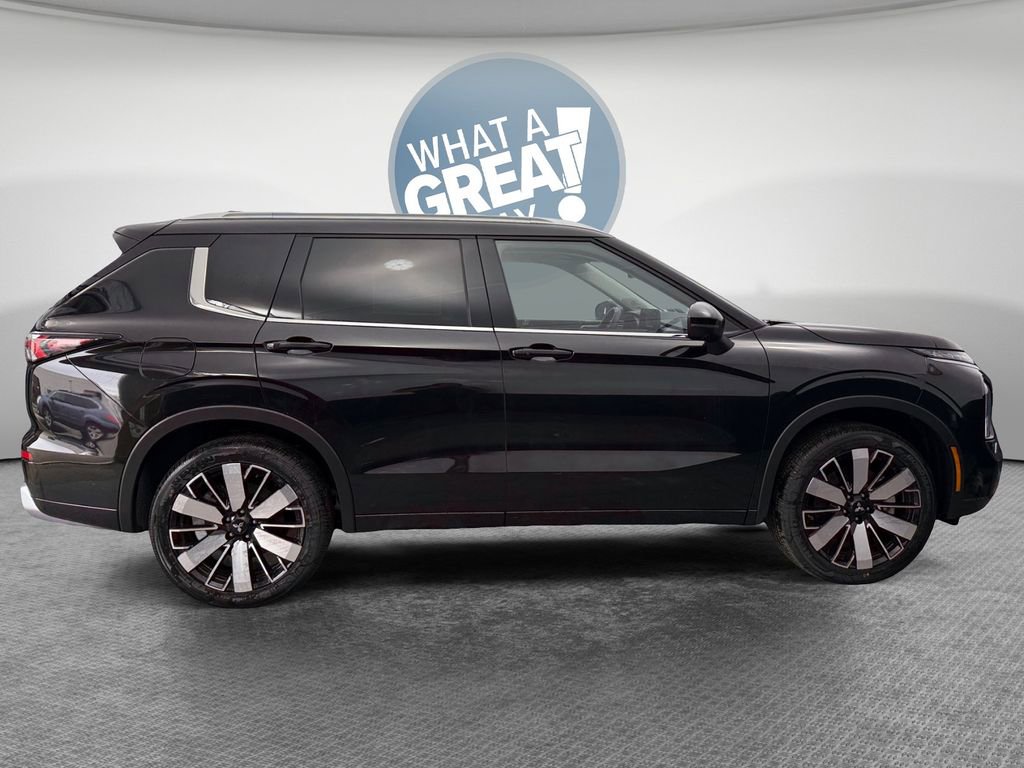 New 2026 Mitsubishi Outlander SEL image 2