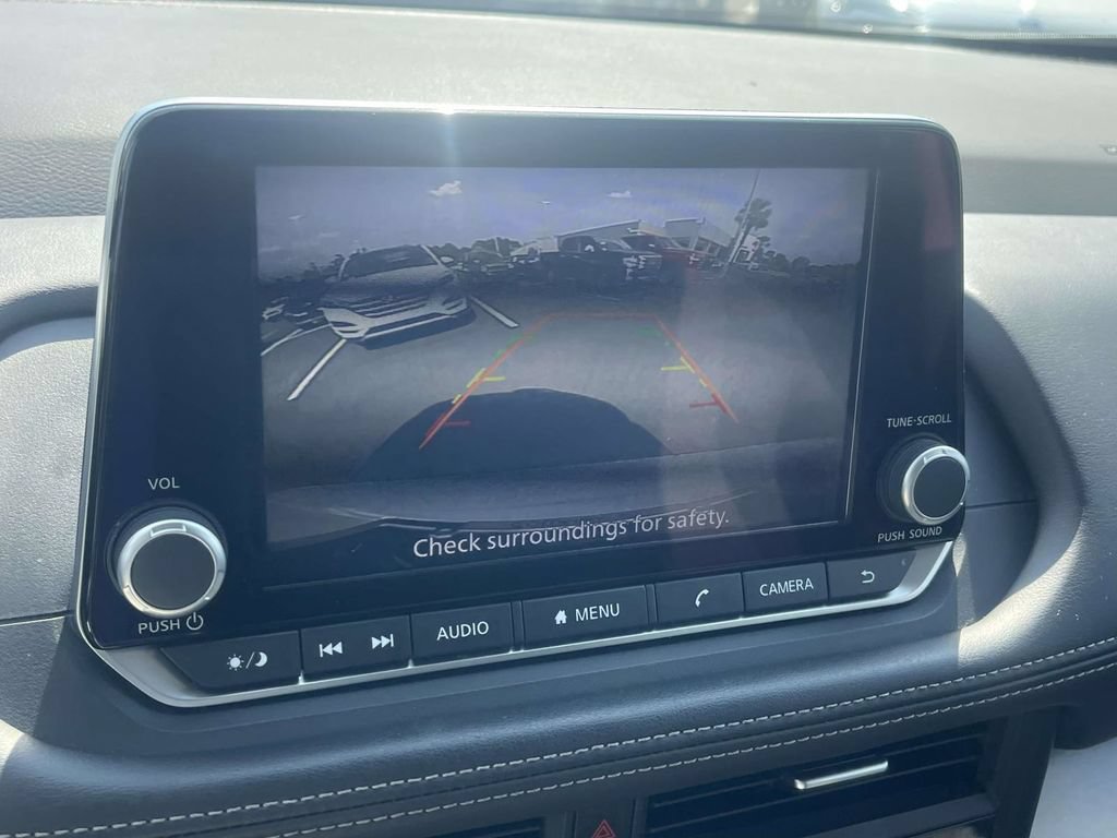 Used 2025 Nissan Rogue SV FWD image 28