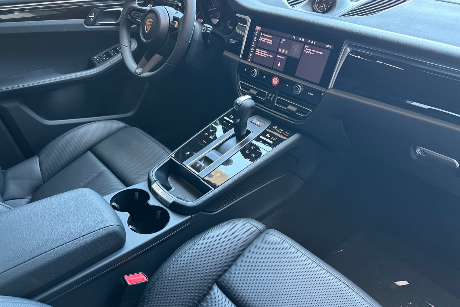 New 2026 Porsche Macan AWD/4WD image 18